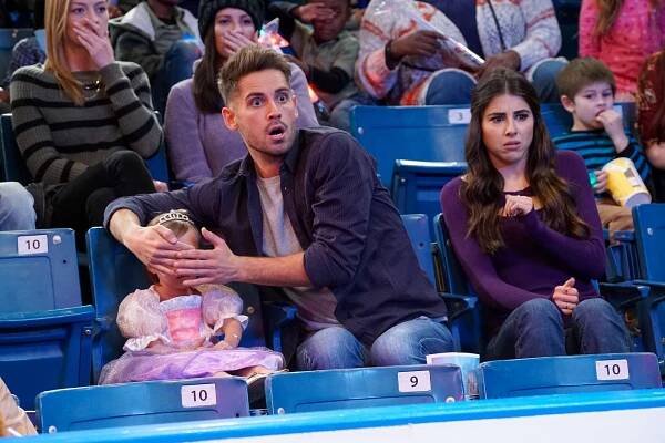 Jean-Luc Bilodeau, Daniella Monet - Tři kluci a nemluvně - When Elle Freezes Over - Z filmu