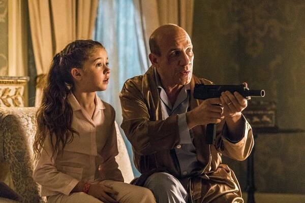 Stella Allen, Paul Ben-Victor - Preacher - Dallas - Z filmu
