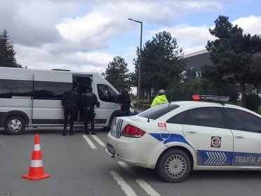 Turecká polícia oslobodila siedmich rukojemníkov: Zajal ich propalestínsky ozbrojený útočník