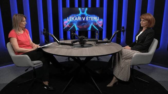 Moderátorka videopodcastu Lékaři v éteru Martina Kuzdasová a vedoucí lékařka klinické onkologie Multiscan Dana Dvořáková