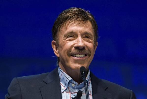 Herec Chuck Norris (archivní snímek z roku... | iROZHLAS - spolehlivé zprávy