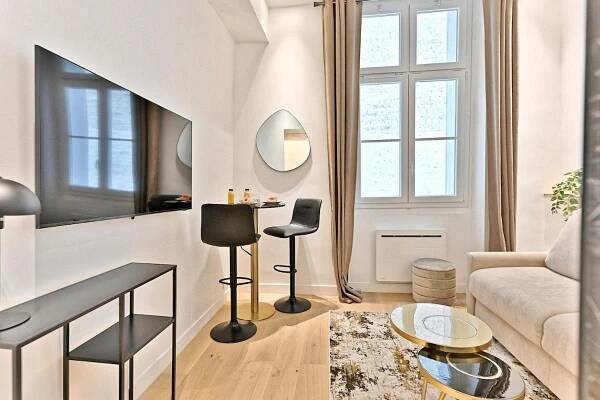 Chic In Paris- Iii *