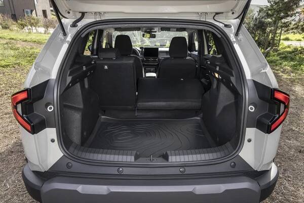 Nová Dacia Duster prozrazuje první ceny: Víme, kolik stojí základ, ale i výbavou nabušená verze