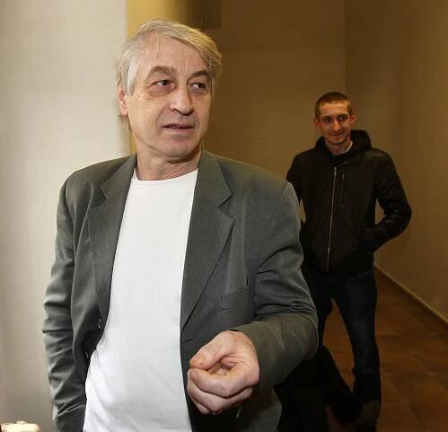 Agresor Rychtář: Obtěžuje obdivovatele Macuru psychopatickými telefonáty