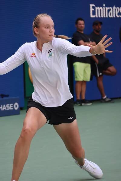 Soubor:Elena Rybakina (2023 US Open) 06.jpg – Wikipedie