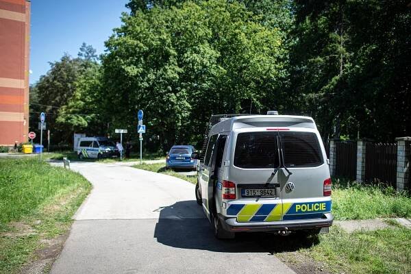 Další vražda v Bělském lese. Policie vyšetřuje smrt bezdomovce