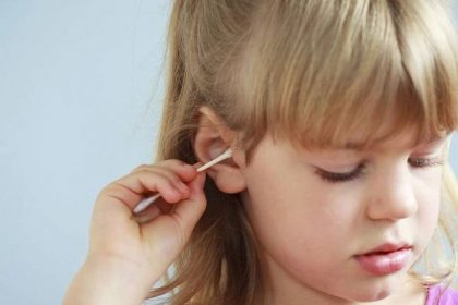 »Uchošťoury« vám můžou ublížit: Jak si správně čistit uši?