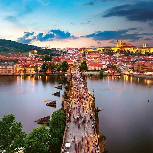 Poznámkový kalendář Praha 2024, 30 × 30 cm | PRESCO.CZ