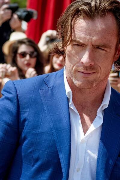 Toby Stephens - Wikipedia