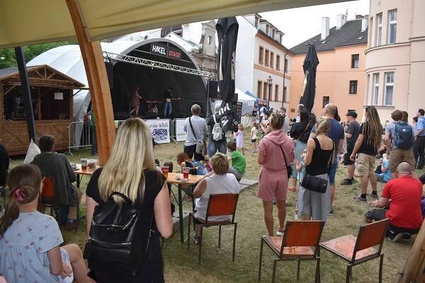 Hradec žije až do prázdnin divadelním festivalem. Najdete se na fotkách?