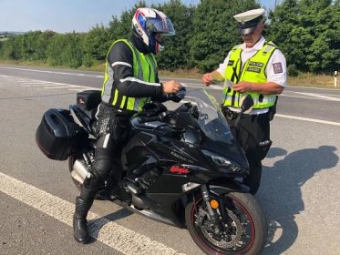 Během kontroly zaměřené na motorkáře odhalili policisté přes 60 přestupků - ZLIN.CZ