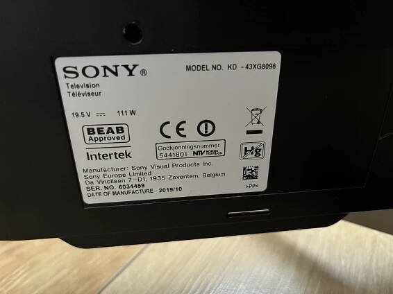 Prodám LED televizí Sony Bravia KD-43XG8096 s úhlopříčkou 108cm. Rok výroby 2019. Jako nová, bez oděrek, obraz i zvuk hrají