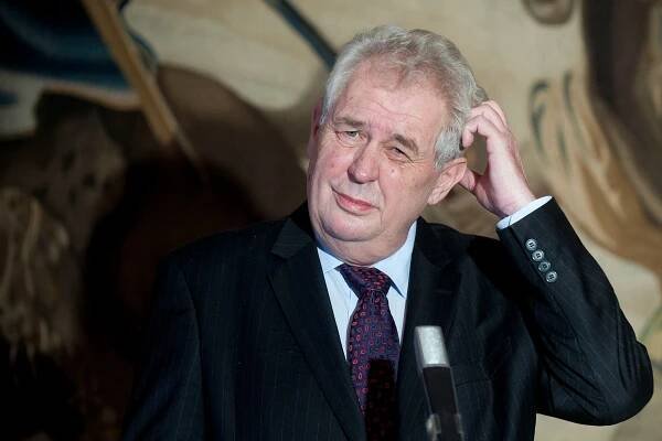 Miloš Zeman se ostře pustil do velvyslance USA a kardinála Vlka!