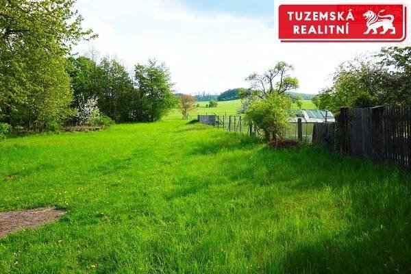 Pozemek na zahradu s ovocnými stromy, s chatkou na nářadí a možností zahradní chatky 20m2.