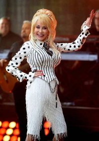 Dolly Parton performs on the Today Show