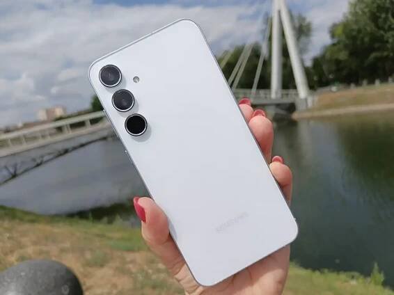 Samsung Galaxy Recenze smartphonu A55 5G