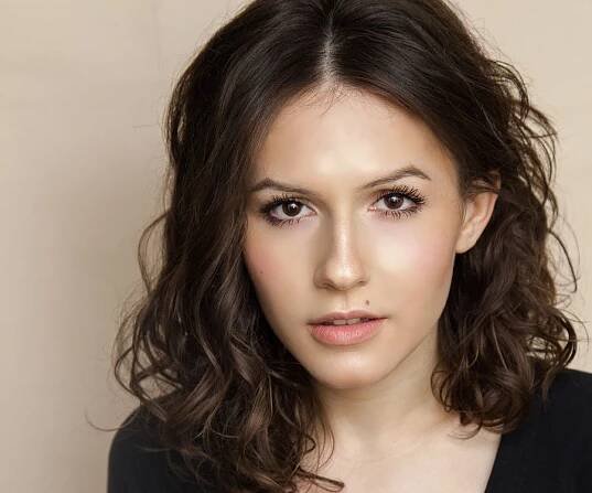Erin Sanders – Bio, Facts, Family Life of Actress