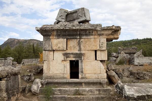 Animals Dropped Dead Inside Roman ‘Gate to Hell.’ Scientists Just Figured Out Why