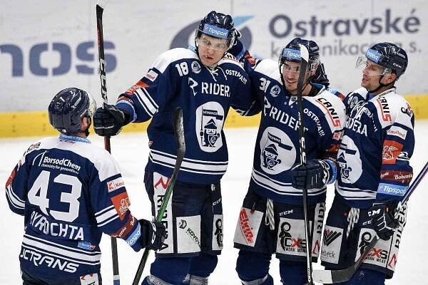 Utkání 16. kola hokejové extraligy: HC Vítkovice Ridera - HC Oceláři Třinec, 15. února 2021 v Ostravě. (zleva) Filip Pyrochta z Vítkovic, Lukáš Kovář z Vítkovic, Dominik Lakatoš z Vítkovic a Jan Hruška z Vítkovic oslavují gól.