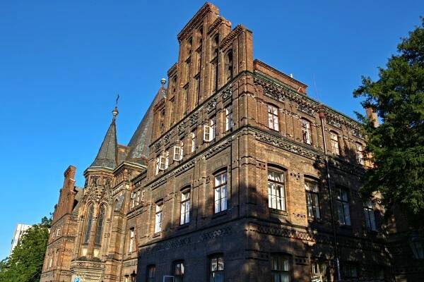 Soubor:Praha porodnice u Apolináře vstup 7a.jpg – Wikipedie