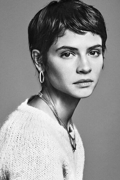 Alba Galocha from the Spanish Princess | Really short hair, Very short hair, Short hair styles