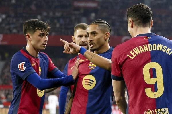 Barcelona inches closer to Madrid rivals in Spanish league with 4-1 win at Sevilla