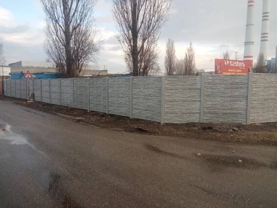 Betonové skládané ploty – Stavba plotů – KM Exteriéry