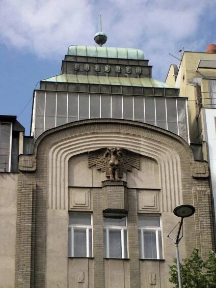 Soubor:119 Adamova Lékárna (farmàcia Adam), a la plaça de Venceslau.jpg – Wikipedie