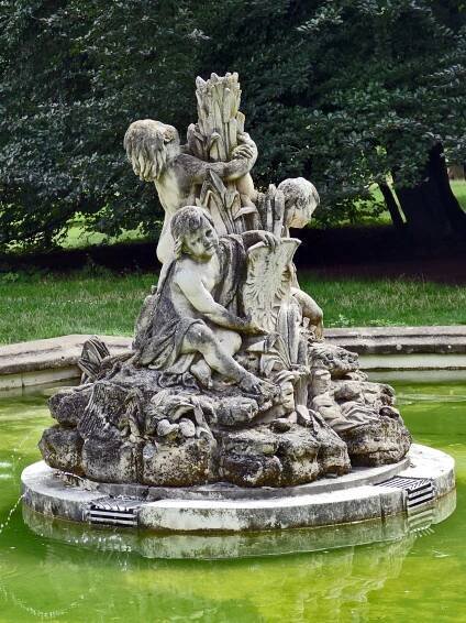 Fotografie - Kašna se sousoším tří Puttů_Brno_Park Lužánky - 08.08.2023