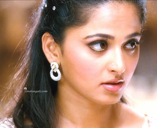 Hot Screen Caps – IndianGalz