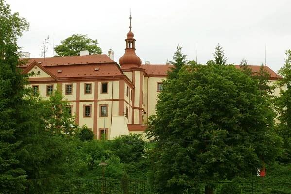 Stát se opět pokouší prodat barokní zámek Bezdružice, může stát méně než byt v centru Prahy
