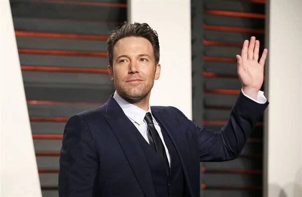 Tahání kostlivců ze skříně. Affleck se omluvil za 14 let staré sahání na prsa