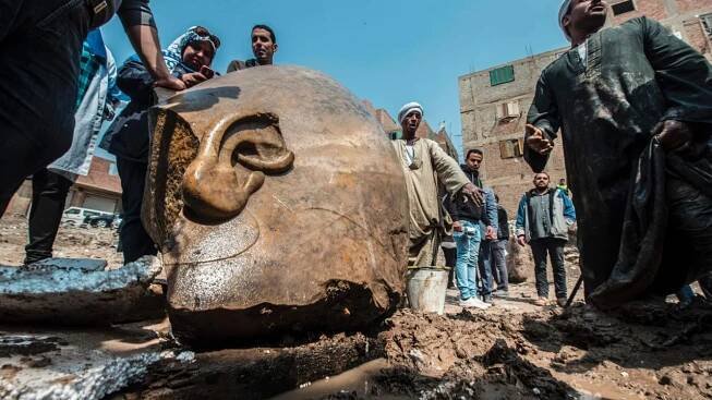 Egyptian workers look at the site of a new discovery by a team of German-Egyptian archeologists in Cairo's Mattarya district on March 9, 2017.
Statues of the kings and queens of the nineteenth dynasty (1295 - 1185 BC) were unearthed in the vicinity of the Temple of Ramses II in what was the old Pharonic city.  / AFP PHOTO / KHALED DESOUKI        (Photo credit should read KHALED DESOUKI/AFP/Getty Images)