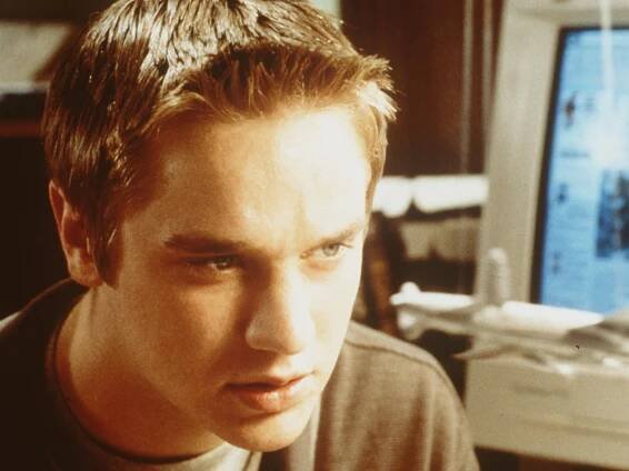 'Final Destination' star Devon Sawa boards flight on the film's anniversary. Seriously.