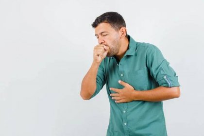 Jak poznat obyčejný kašel od příznaku nákazy koronavirem