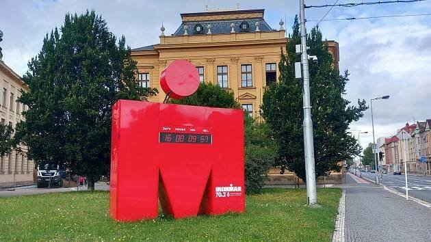 Uzavírky, zákazy parkování i zrušené zastávky. Ironman v Hradci omezí dopravu