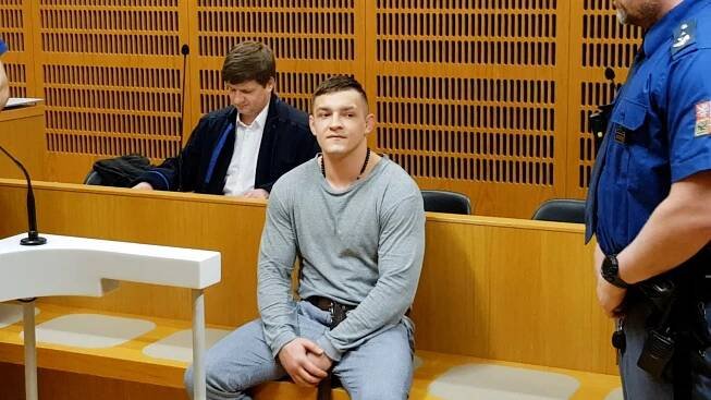 Vyhrožoval, že je „pán Řep“. Zápasník MMA Růžička stanul znovu před soudem - Novinky