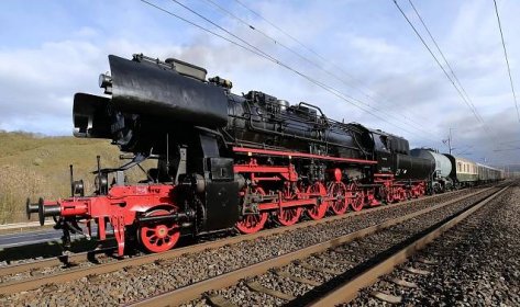 Páru a houkání historické lokomotivy obdivovali lidé u trati Česká Lípa-Lovosice