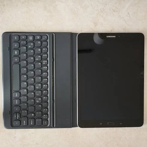 Samsung Galaxy Tab S3 + obal s klávesnicí - Počítače a hry