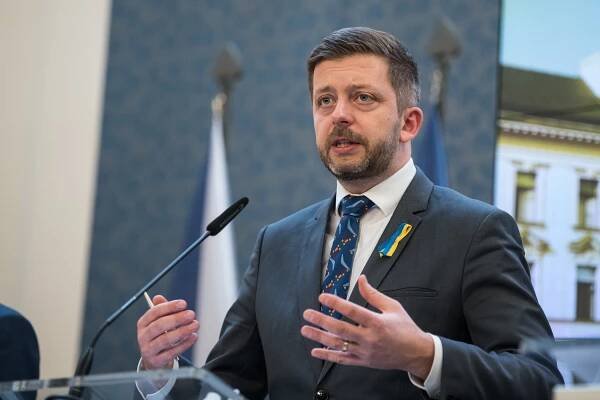 Rakušan o přijímání běženců z Ukrajiny: Musíme otevřít otázku, kde je strop. Současná vlna je nevídaná