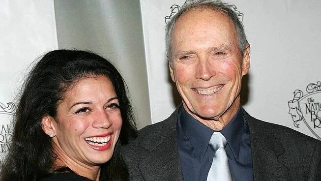 Clint Eastwood se prý po šestnácti letech manželství rozvádí se svou o 35 let mladší ženou