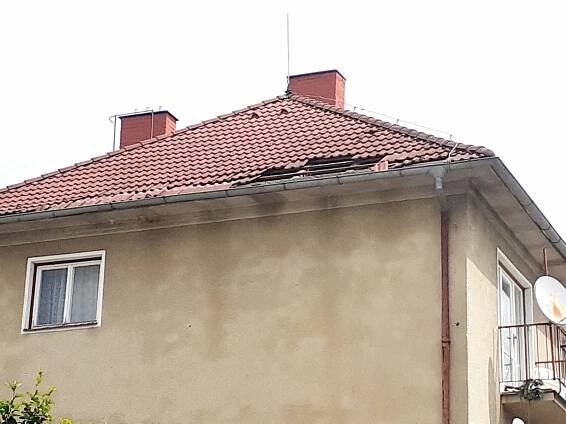 VIDEO: Bouře se ve čtvrtek prohnala Luhačovicemi, místní mluví o tornádu