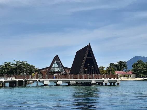 From Bunaken Island to Makassar via Manado | Mai and Chris Travel