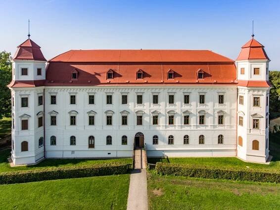 Zámek Holešov, Zámek Napajedla a Baťovo muzeum obuvi - Bontour