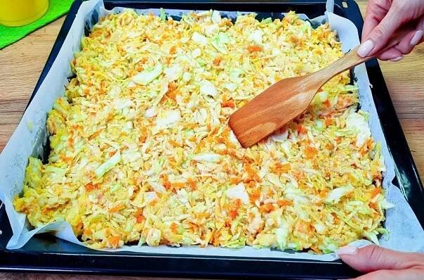 Zelňák na plechu trochu jinak. Skvělý a vydatný pokrm vhodný pro chladnější dny. Dělám rovnou dvojitou porci, nezůstane ani drobek