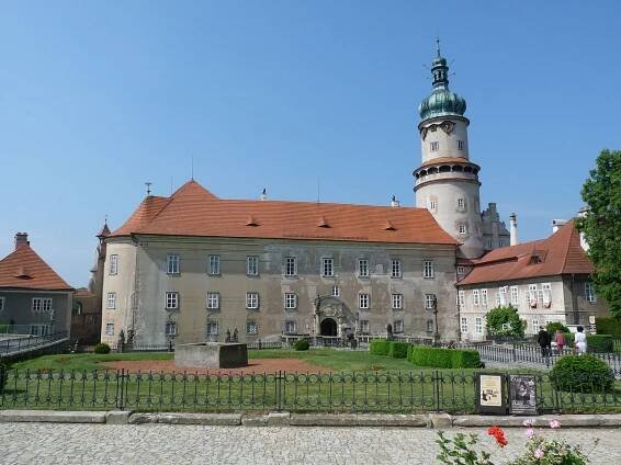 Zámek Nové Město nad Metují - otevírací doba, akce, ubytování, prohlídky, vstupné, foto, počasí