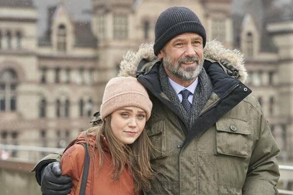 Alanna Bale, Billy Campbell - Cardinal - Adele - Z filmu