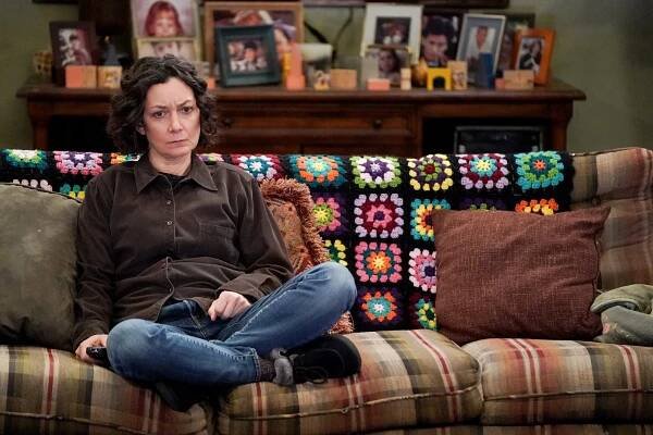 The Conners - Spills, Pills and the Midnight Lasagna - Z filmu - Sara Gilbert