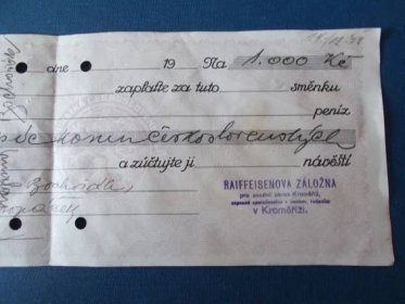 Starý peněžní šek směnka Záložna Kroměříž Raifaisen vyplaceno kolek  - Sběratelství