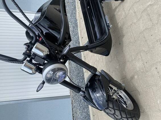 Elektrická koloběžka EcoWheel U1 2000W 20Ah černá